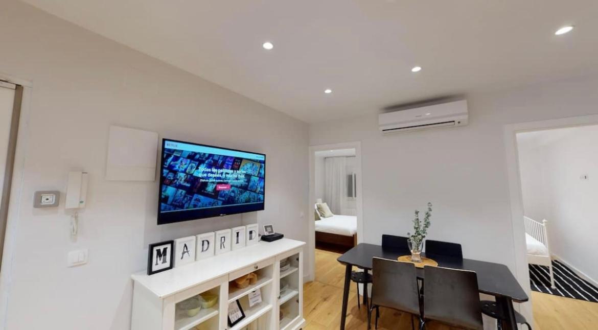 Edsam Brown Madrid Apartment ภายนอก รูปภาพ