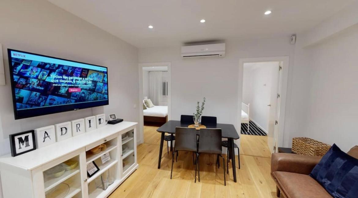 Edsam Brown Madrid Apartment ภายนอก รูปภาพ