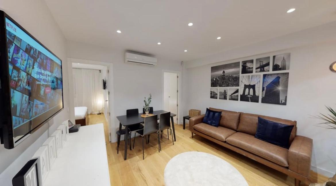 Edsam Brown Madrid Apartment ภายนอก รูปภาพ